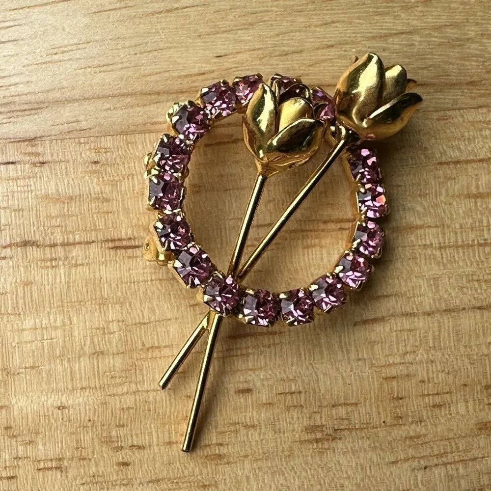Vintage Brooch Pin 1.75 Inch Wreath Two Roses Flowers Pink Rhinestones‎ Goldtone